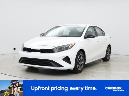 White 2023 Kia Forte LXS