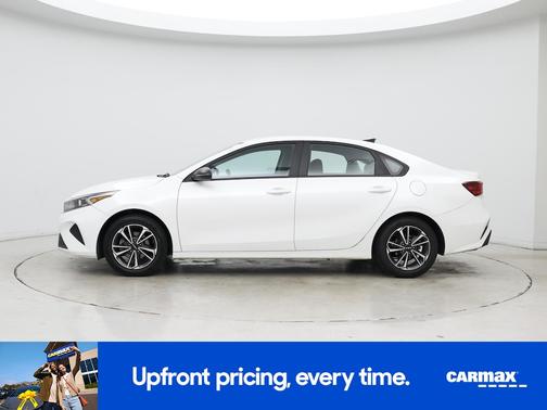 White 2023 Kia Forte LXS