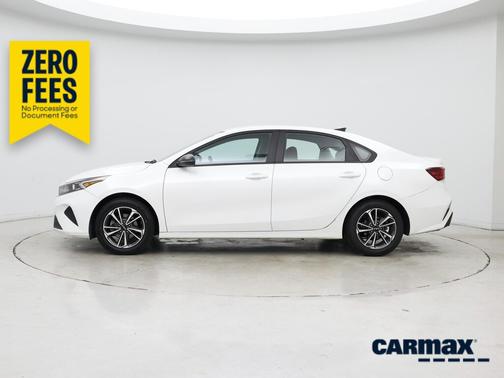 White 2023 Kia Forte LXS