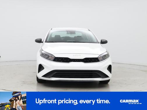 White 2023 Kia Forte LXS