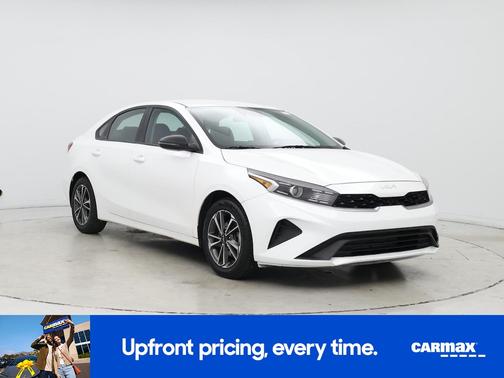 White 2023 Kia Forte LXS