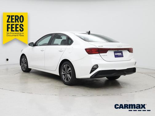 White 2023 Kia Forte LXS