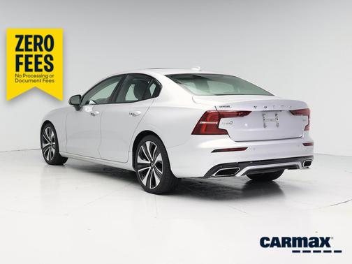 Silver 2022 Volvo S60 B5 Momentum