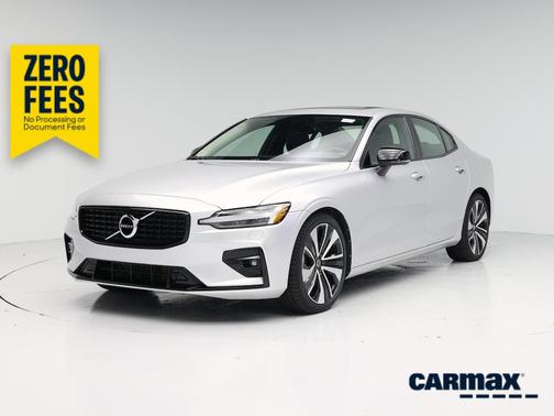 Silver 2022 Volvo S60 B5 Momentum
