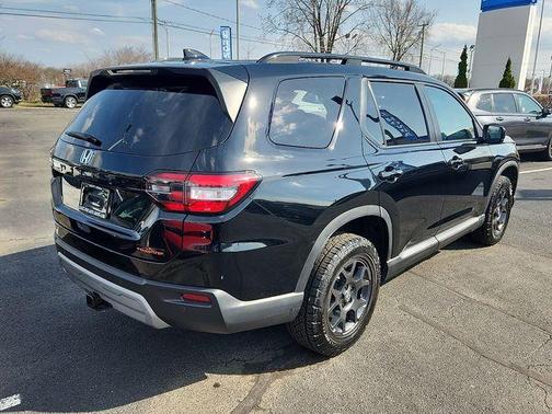 Crystal Black Pearl 2025 Honda Pilot TrailSport