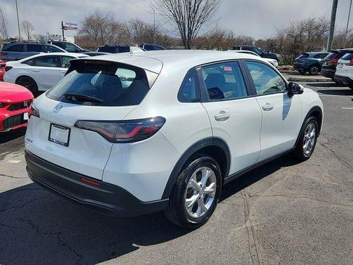 Platinum White Pearl 2024 Honda HR-V LX