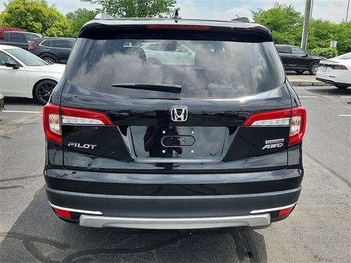 2022 Honda Pilot Touring 8-Passenger