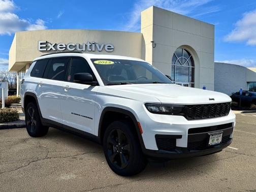Bright White Clearcoat 2023 Jeep Grand Cherokee L Laredo