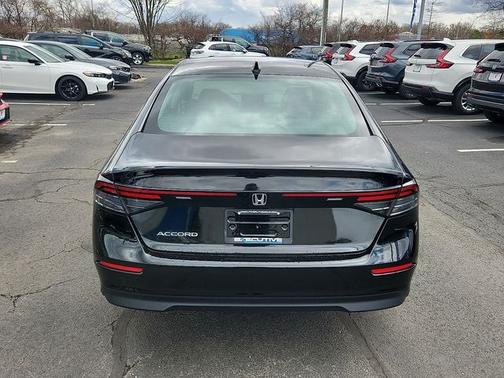 Crystal Black Pearl 2025 Honda Accord SE