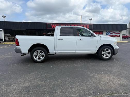 Bright White Clearcoat 2018 RAM 1500 Big Horn