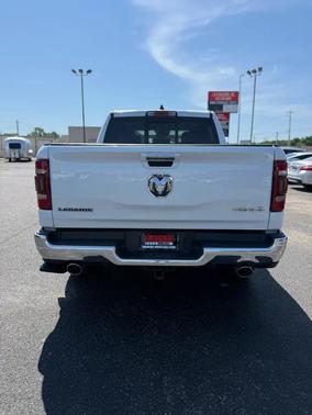 Ivory White Tri-Coat Pearlcoat 2022 RAM 1500 Laramie