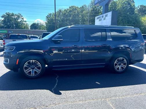 2023 Jeep Wagoneer L Series II 4x2