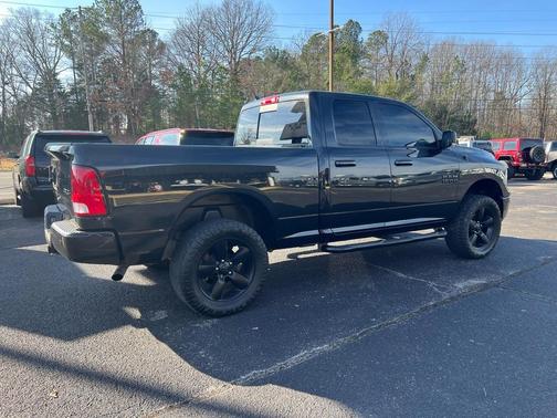 Brilliant Black Crystal Pearlcoat 2018 RAM 1500 Big Horn