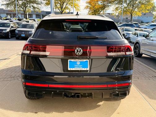 2026 Volkswagen Atlas Cross Sport 2.0T SEL R-Line Black