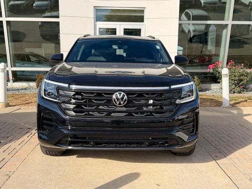 2026 Volkswagen Atlas Cross Sport 2.0T SEL R-Line Black