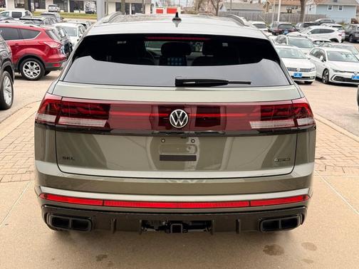 2026 Volkswagen Atlas Cross Sport 2.0T SEL R-Line Black