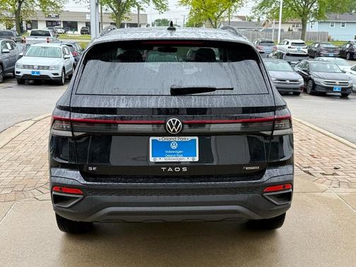 2025 Volkswagen Taos 1.5T SE Black