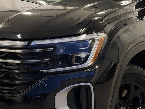 2024 Volkswagen Atlas 2.0T Peak Edition SEL