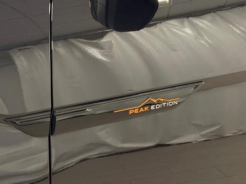 2024 Volkswagen Atlas 2.0T Peak Edition SEL