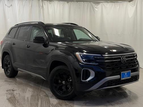 2024 Volkswagen Atlas 2.0T Peak Edition SEL