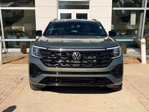 2026 Volkswagen Atlas Cross Sport 2.0T SEL R-Line Black