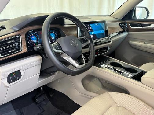2024 Volkswagen Atlas 2.0T SE