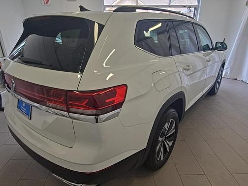 2024 Volkswagen Atlas 2.0T SE