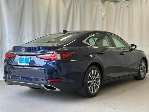 2022 Lexus ES 350 Base
