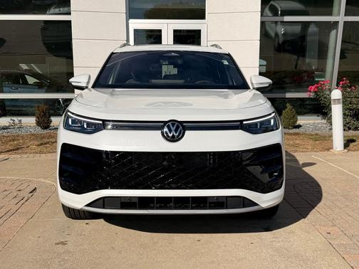 2026 Volkswagen Tiguan 2.0T SEL R-Line