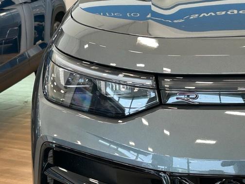 2025 Volkswagen Tiguan 2.0T SE R-Line Black