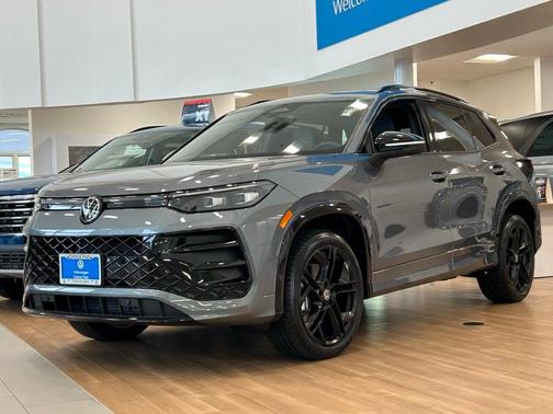 2025 Volkswagen Tiguan 2.0T SE R-Line Black