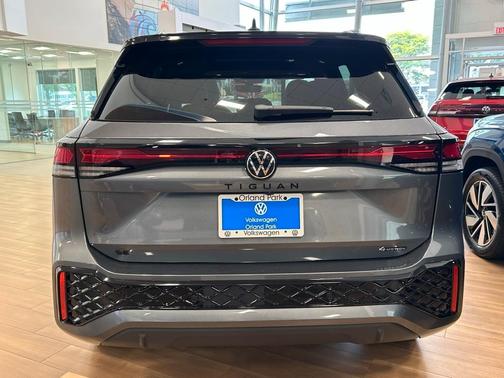 2025 Volkswagen Tiguan 2.0T SE R-Line Black