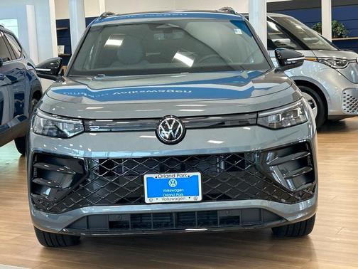 2025 Volkswagen Tiguan 2.0T SE R-Line Black