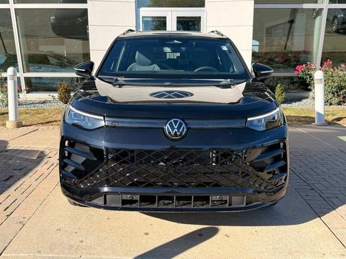 2025 Volkswagen Tiguan 2.0T SE R-Line Black