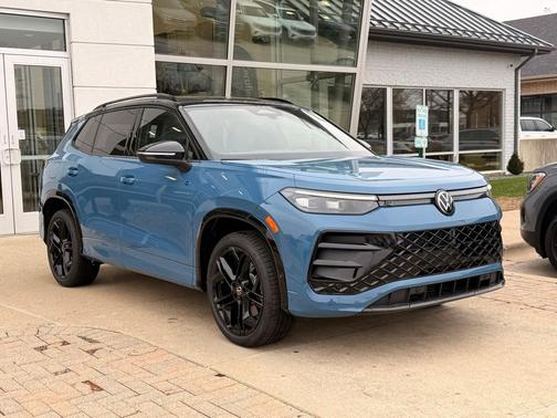 2025 Volkswagen Tiguan 2.0T SE R-Line Black