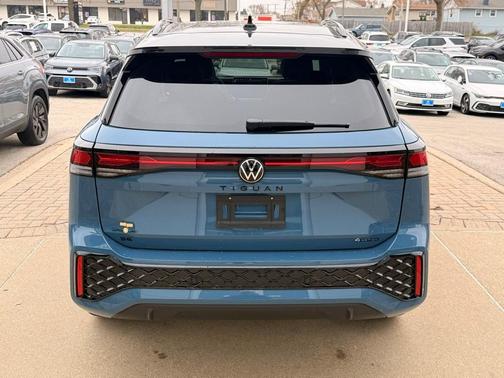 2025 Volkswagen Tiguan 2.0T SE R-Line Black