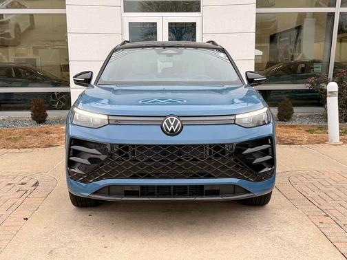 2025 Volkswagen Tiguan 2.0T SE R-Line Black