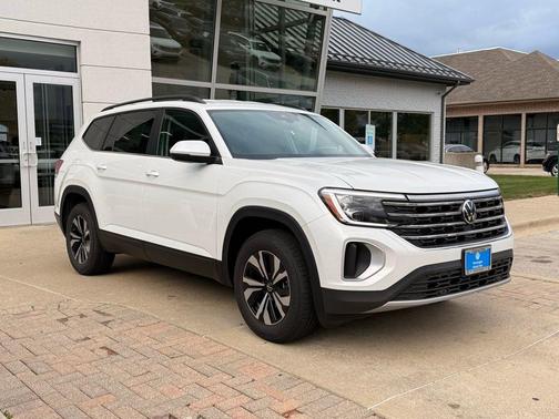 Opal White Pearl 2026 Volkswagen Atlas 2.0T SE