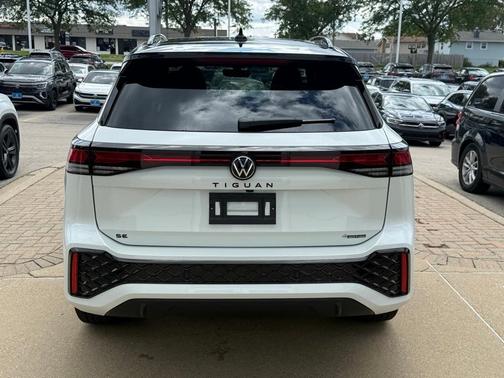 2025 Volkswagen Tiguan 2.0T SE R-Line Black