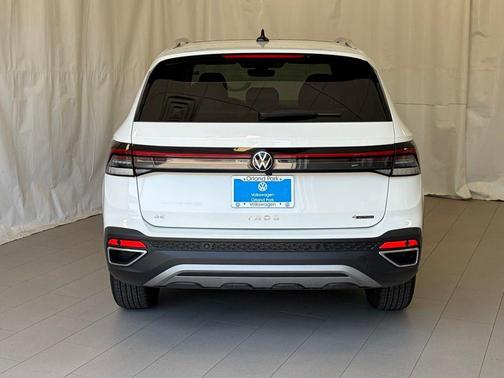 Pure White 2025 Volkswagen Taos 1.5T SE