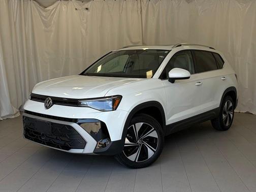 Pure White 2025 Volkswagen Taos 1.5T SE