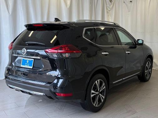 Magnetic Black 2018 Nissan Rogue SL