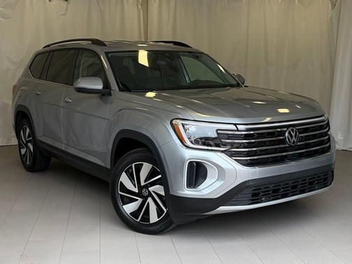 Silver Mist Metallic 2025 Volkswagen Atlas 2.0T SE w/Technology