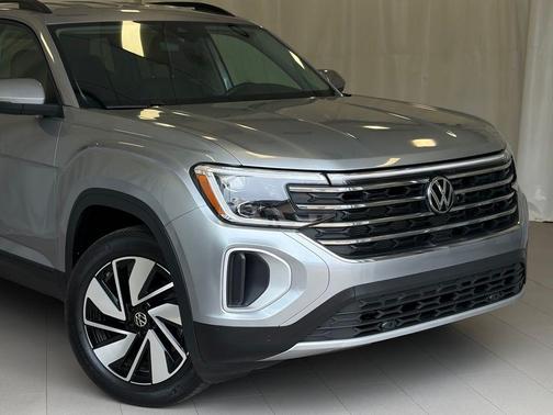 Silver Mist Metallic 2025 Volkswagen Atlas 2.0T SE w/Technology