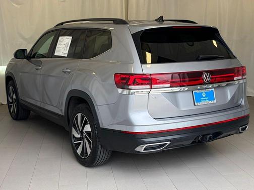 Silver Mist Metallic 2025 Volkswagen Atlas 2.0T SE w/Technology