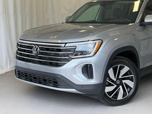 Silver Mist Metallic 2025 Volkswagen Atlas 2.0T SE w/Technology