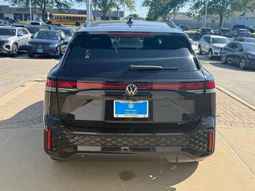 2025 Volkswagen Tiguan 2.0T SE R-Line Black