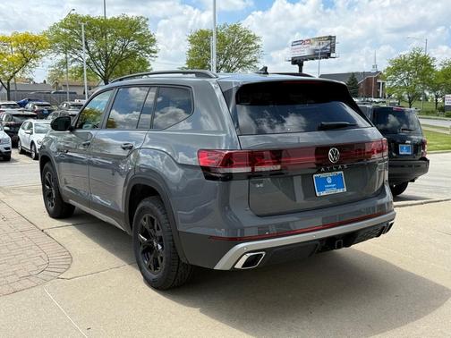 2025 Volkswagen Atlas 2.0T Peak Edition
