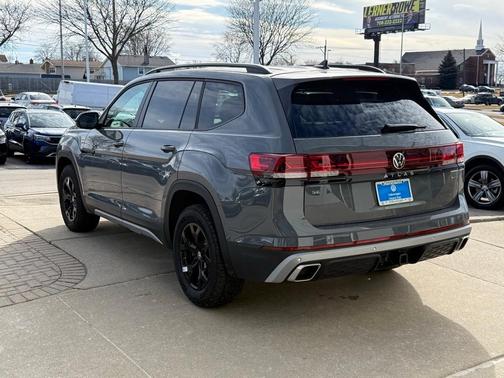 2025 Volkswagen Atlas 2.0T Peak Edition