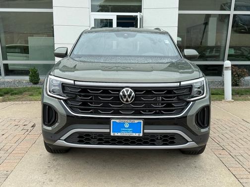 2025 Volkswagen Atlas Cross Sport 2.0T SE w/Technology